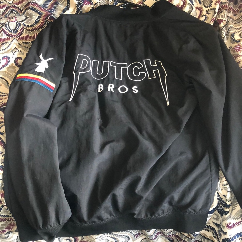 black zip up jacket